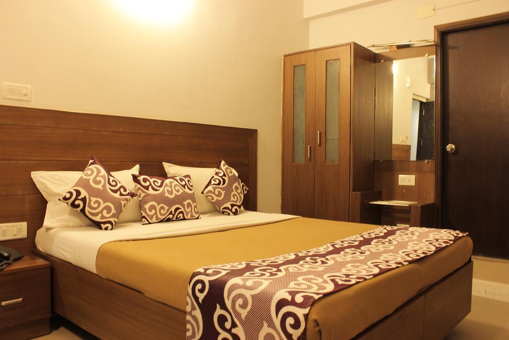 Mount Residency Hotel Madras Buitenkant foto