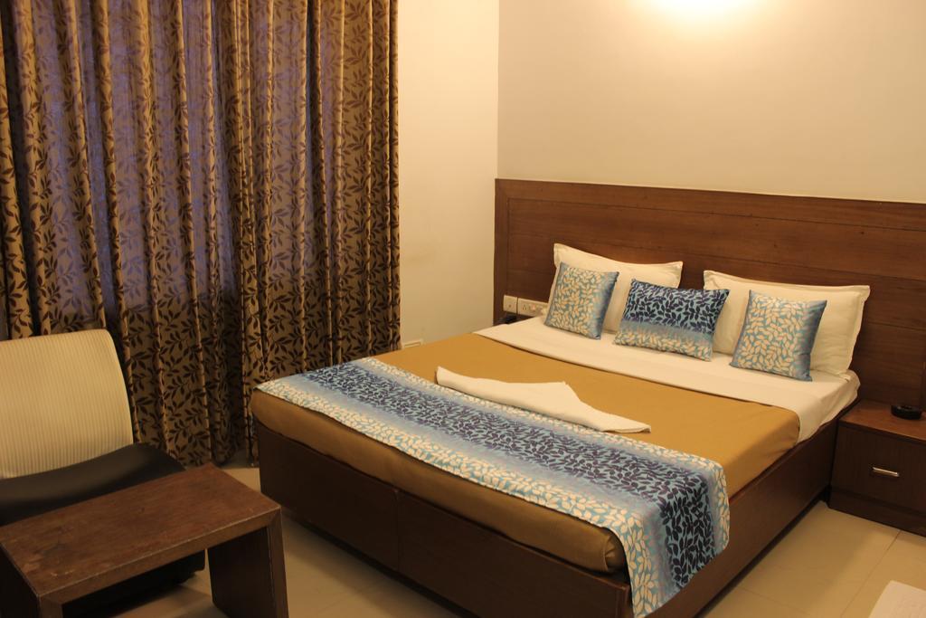 Mount Residency Hotel Madras Buitenkant foto